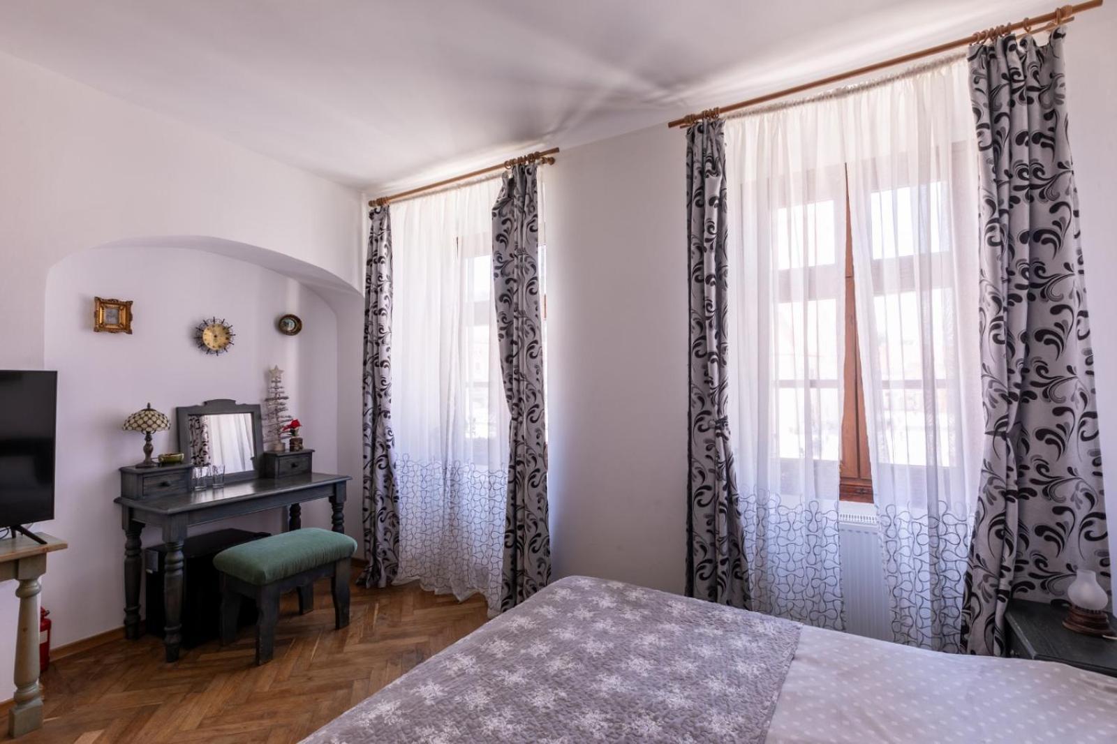 4 Rooms Piata Sfatului Braszów Zewnętrze zdjęcie